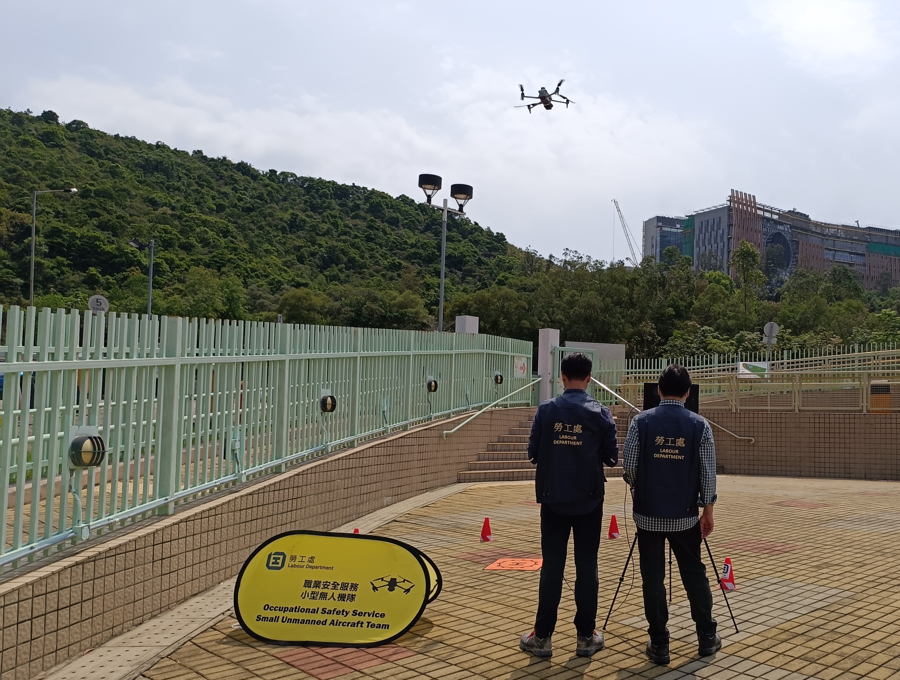 勞工處使用小型無人機協助巡查及執法工作,打擊不安全作業